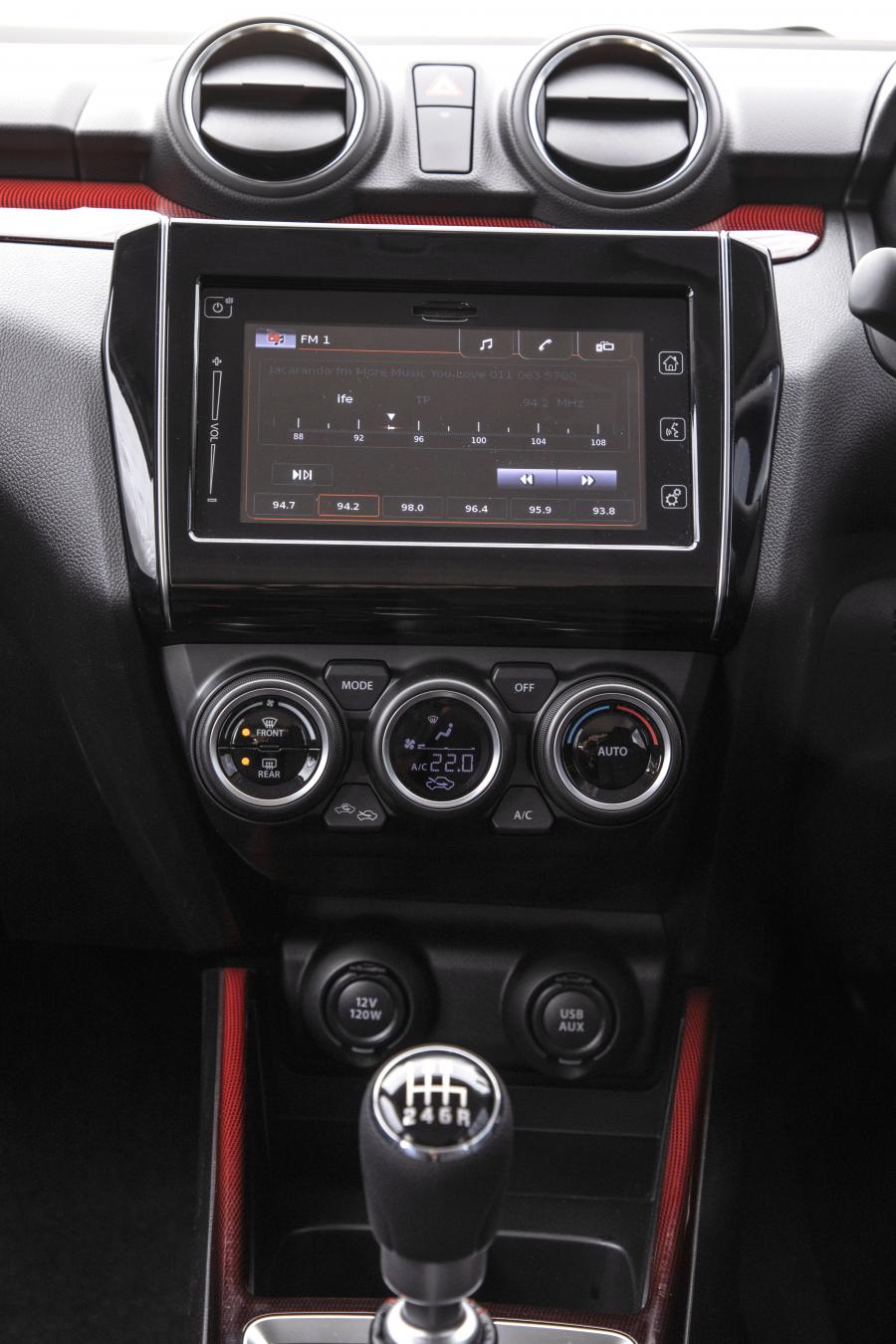 Детали интерьера Suzuki Swift Sport 2019 года  (ZA) (фото 23 из 32)